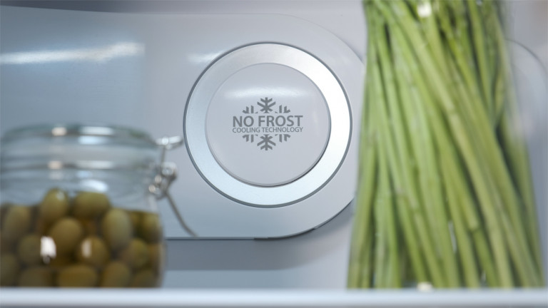 Công nghệ không đóng tuyết kết hợp với Công nghệ luồng khí lạnh đa chiều duy trì nhiệt độ và độ ẩm