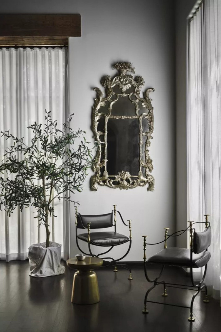 Sự kết hợp giữa cổ điển và hiện đại sẽ làm mới phòng khách của bạn. Ảnh: Douglas Friedman.